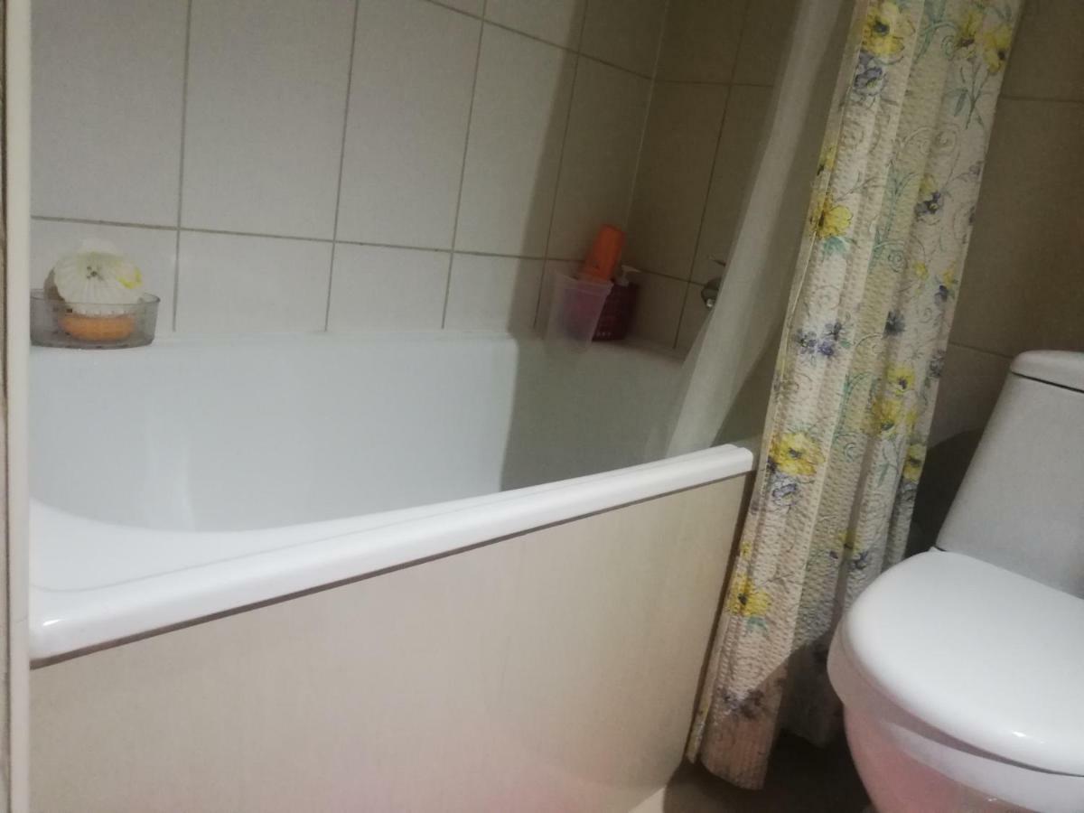 HABITACIÓN PRIVADA con BAÑO PRIVADO en CENTRO HISTÓRICO Santiago Exterior foto